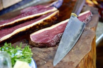 Corte da carne: aprenda técnicas importantes e encontre a faca ideal